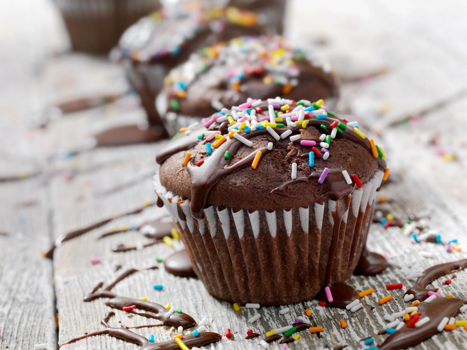 Chocolate Sour Cream Cupcakes - Cupcakes au chocolat avec glaçage à la crème sûre